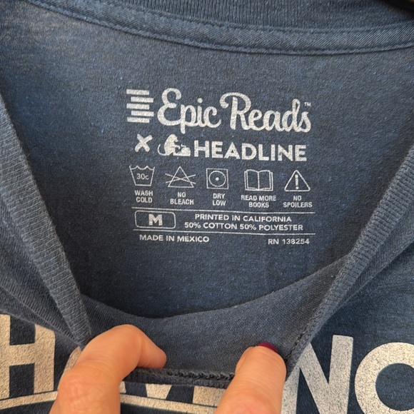 I Have No Shelf Control graphic tee - excellent pre-owned condition! - Picture 2 of 5